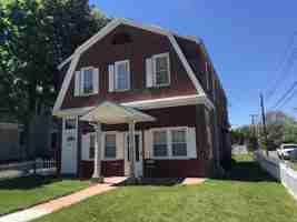 featured image of 452 Thompson Ave