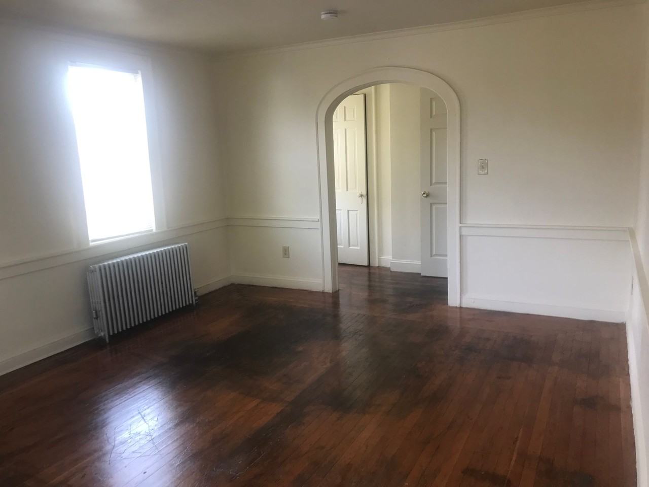 452-454 Thompson Ave - Photo 3 of 4
