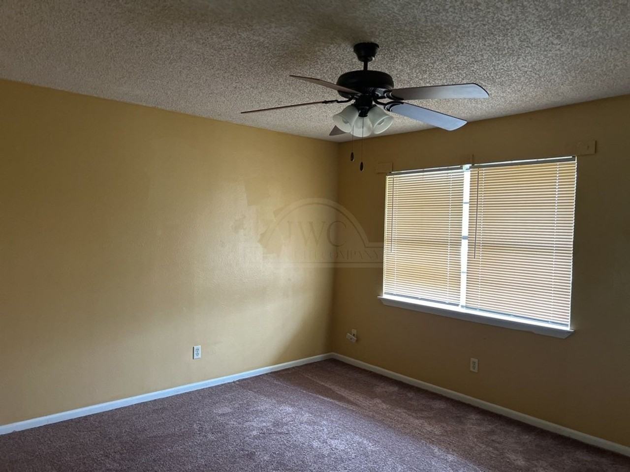 820 Michelle Dr - Photo 3 of 26