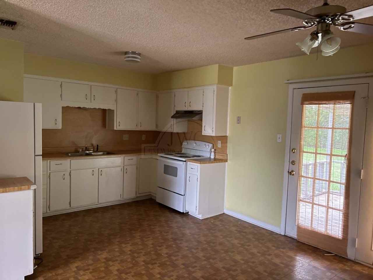 820 Michelle Dr - Photo 7 of 26