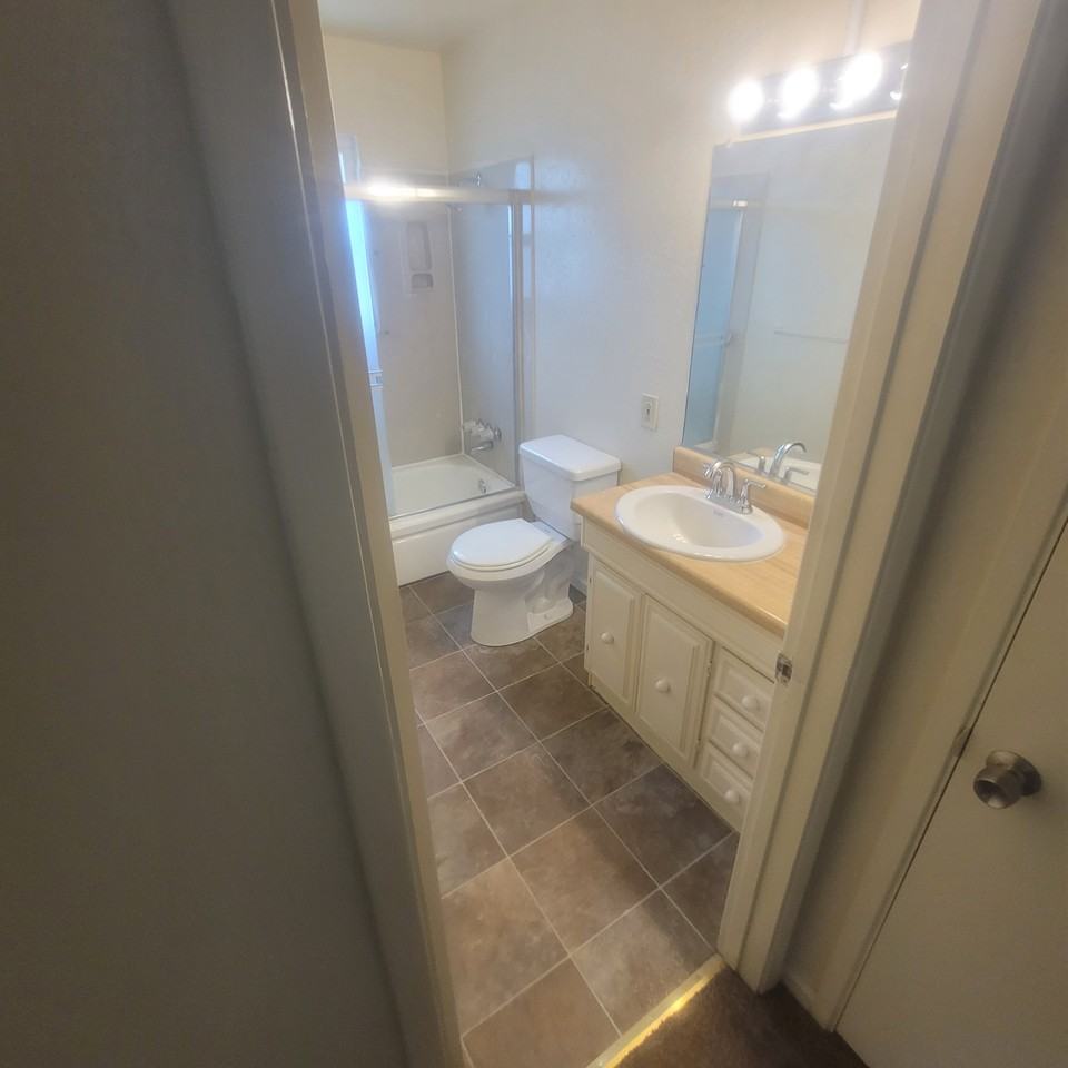 1749 Magnolia St #3 - Photo 5 of 7