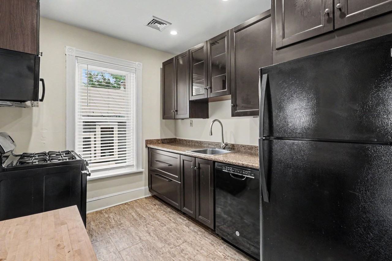 36 W Pomfret St - Photo 4 of 20
