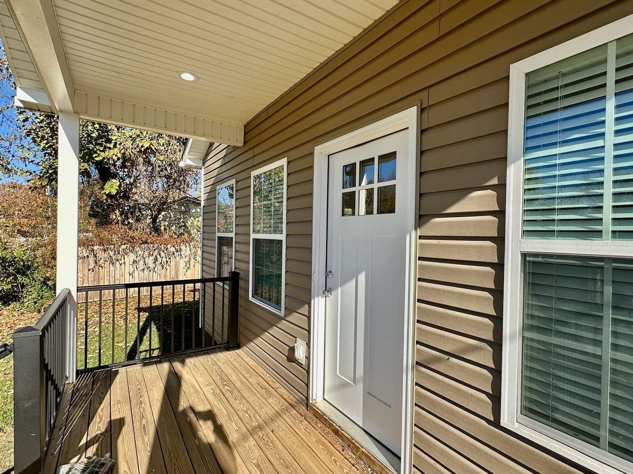 914 Hopson St - Photo 2 of 12