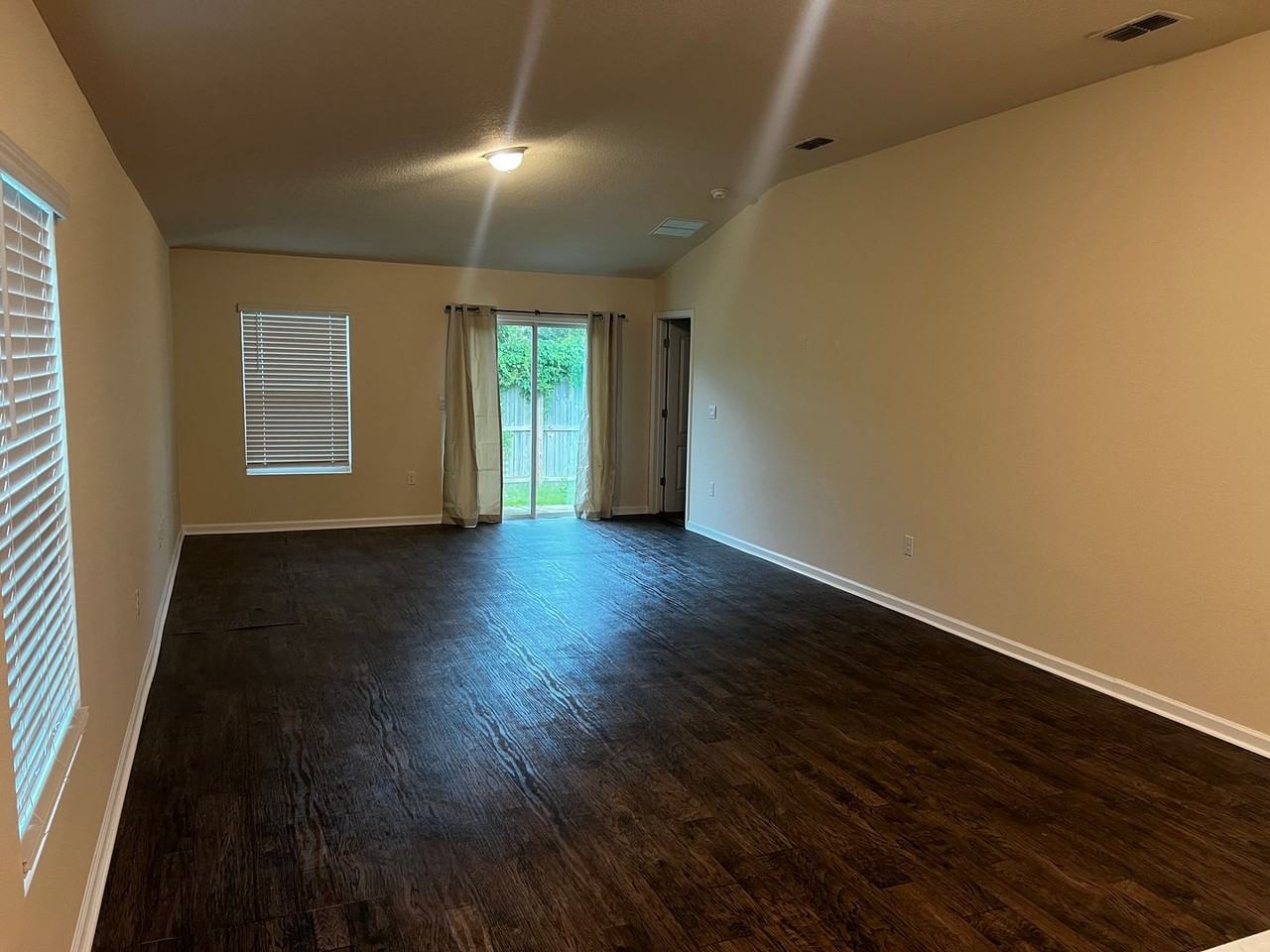 209 Teakwood Dr - Photo 2 of 13