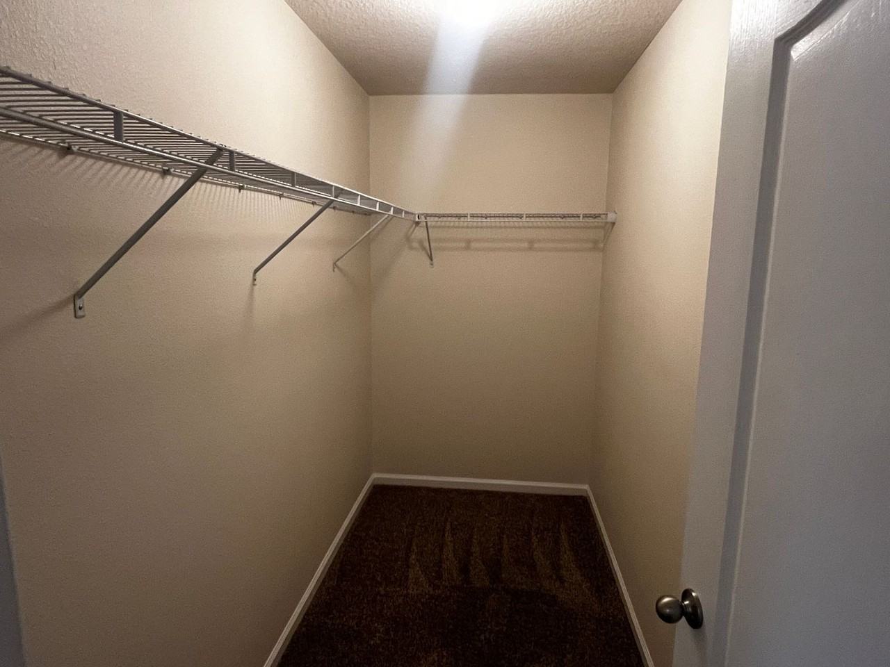 209 Teakwood Dr - Photo 5 of 13