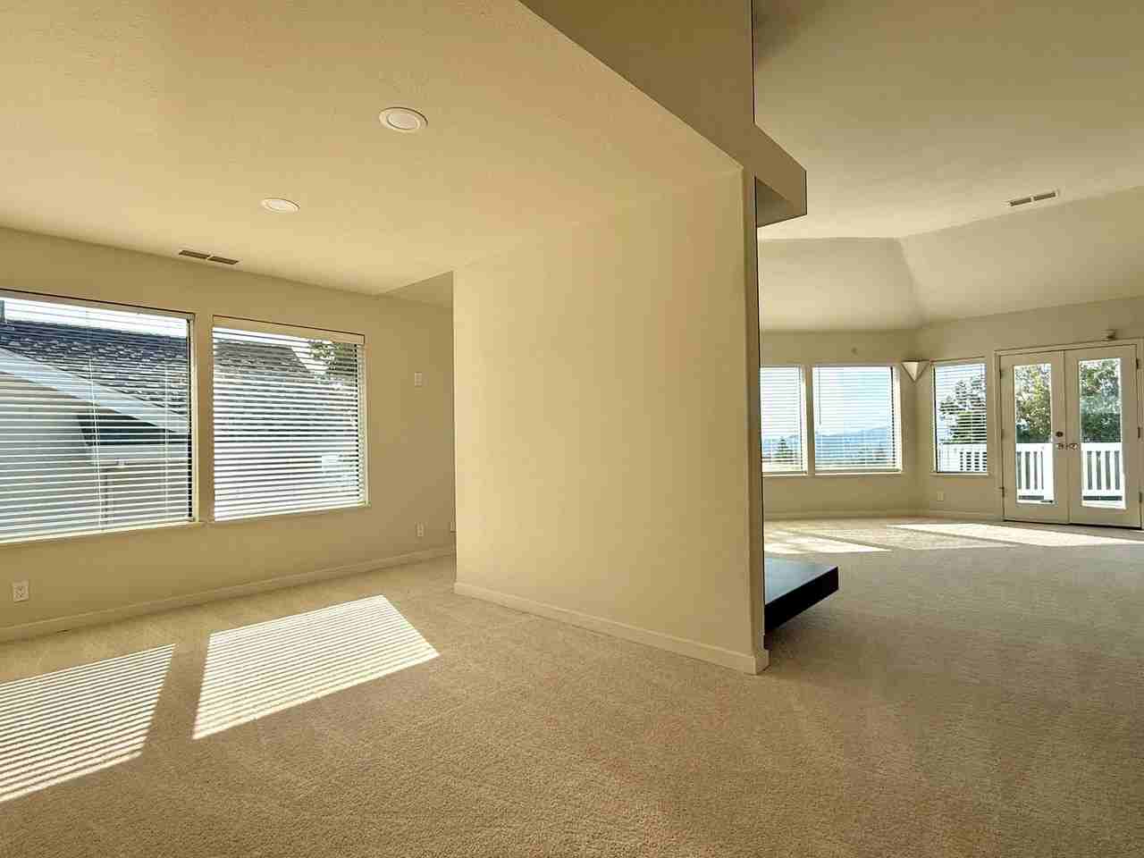 3070 Chronicle Ave - Photo 4 of 33