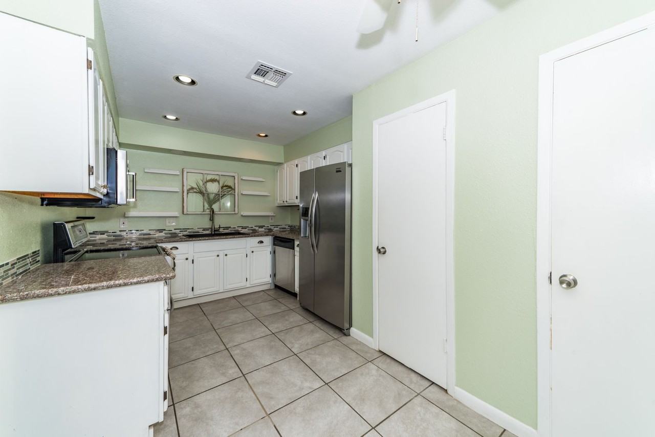 8110 Scottshill - Photo 7 of 26