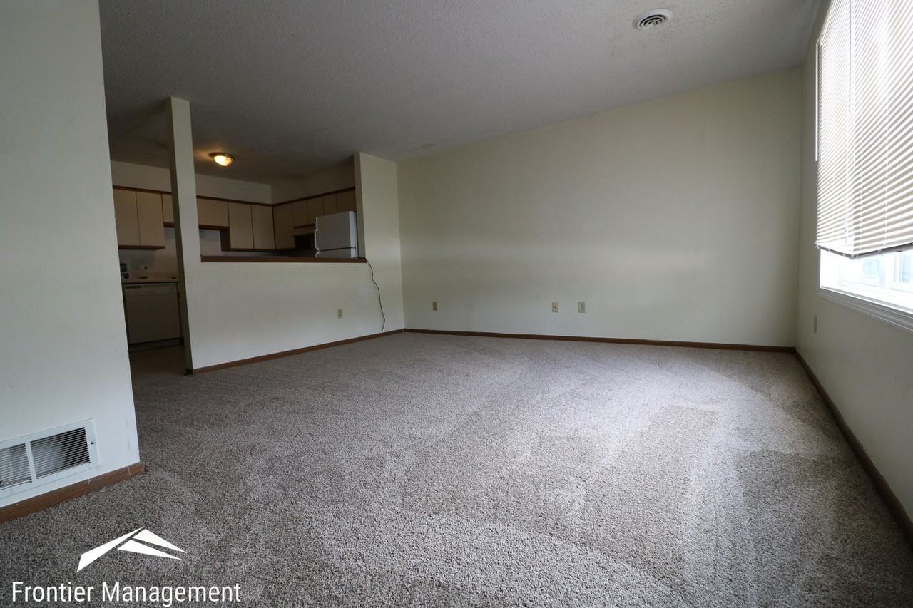 2528 Candlecrest Cir - Photo 3 of 15