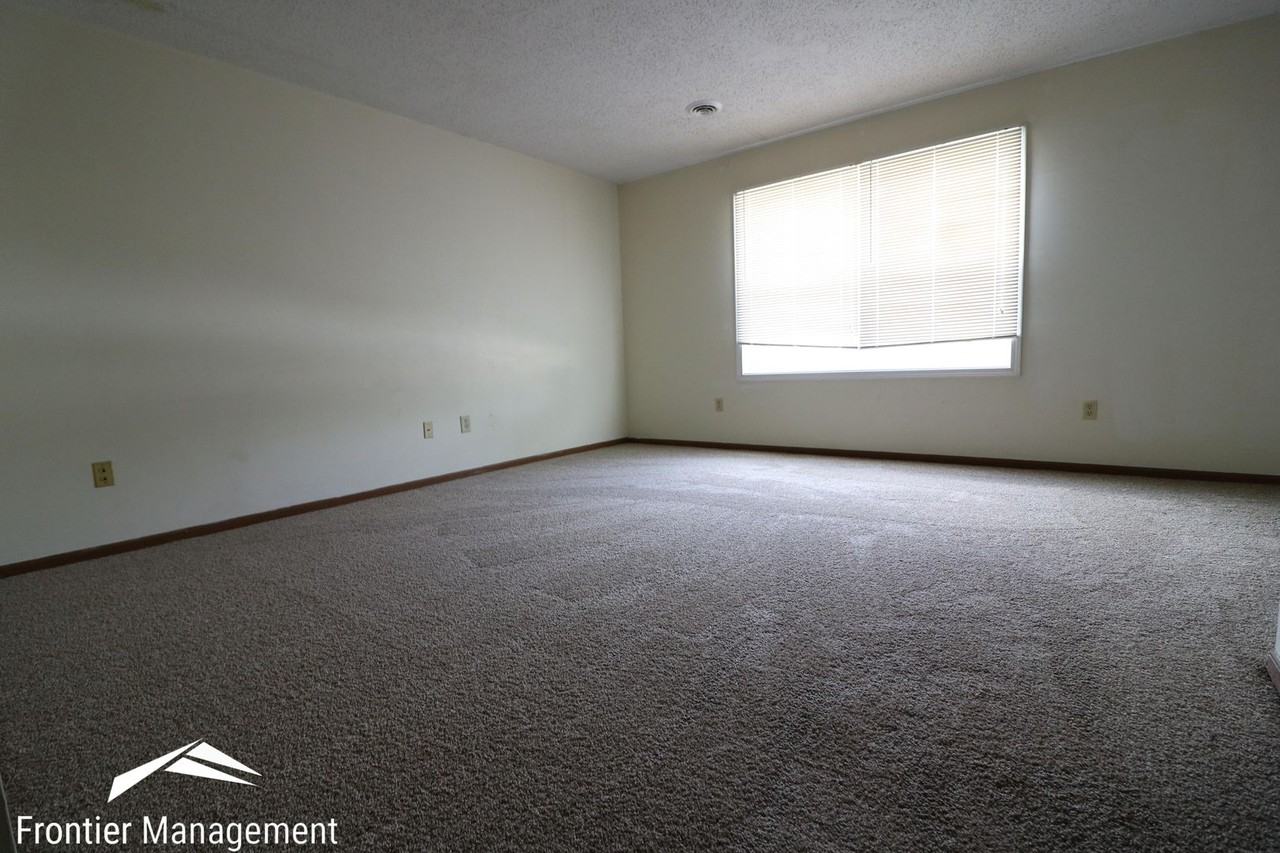 2528 Candlecrest Cir - Photo 4 of 15