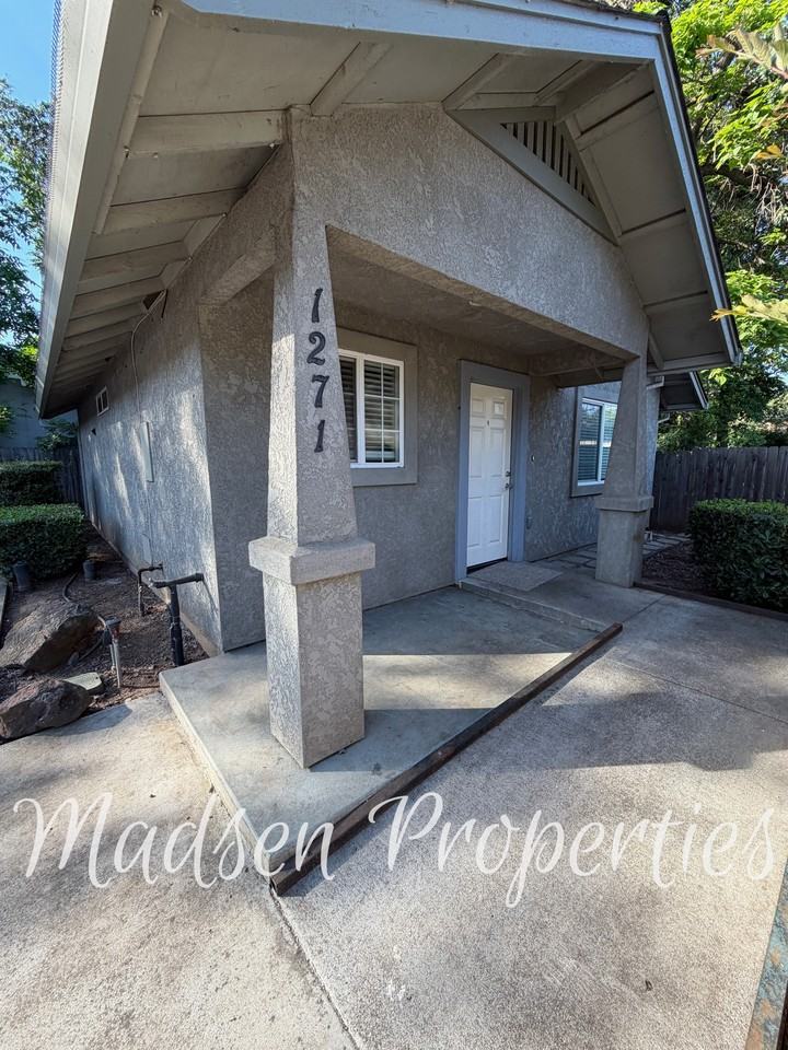 1271 E 8th St #B - Photo 2 of 17