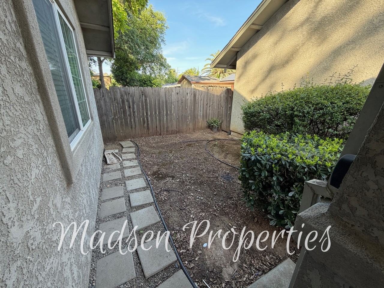 1271 E 8th St #B - Photo 3 of 17