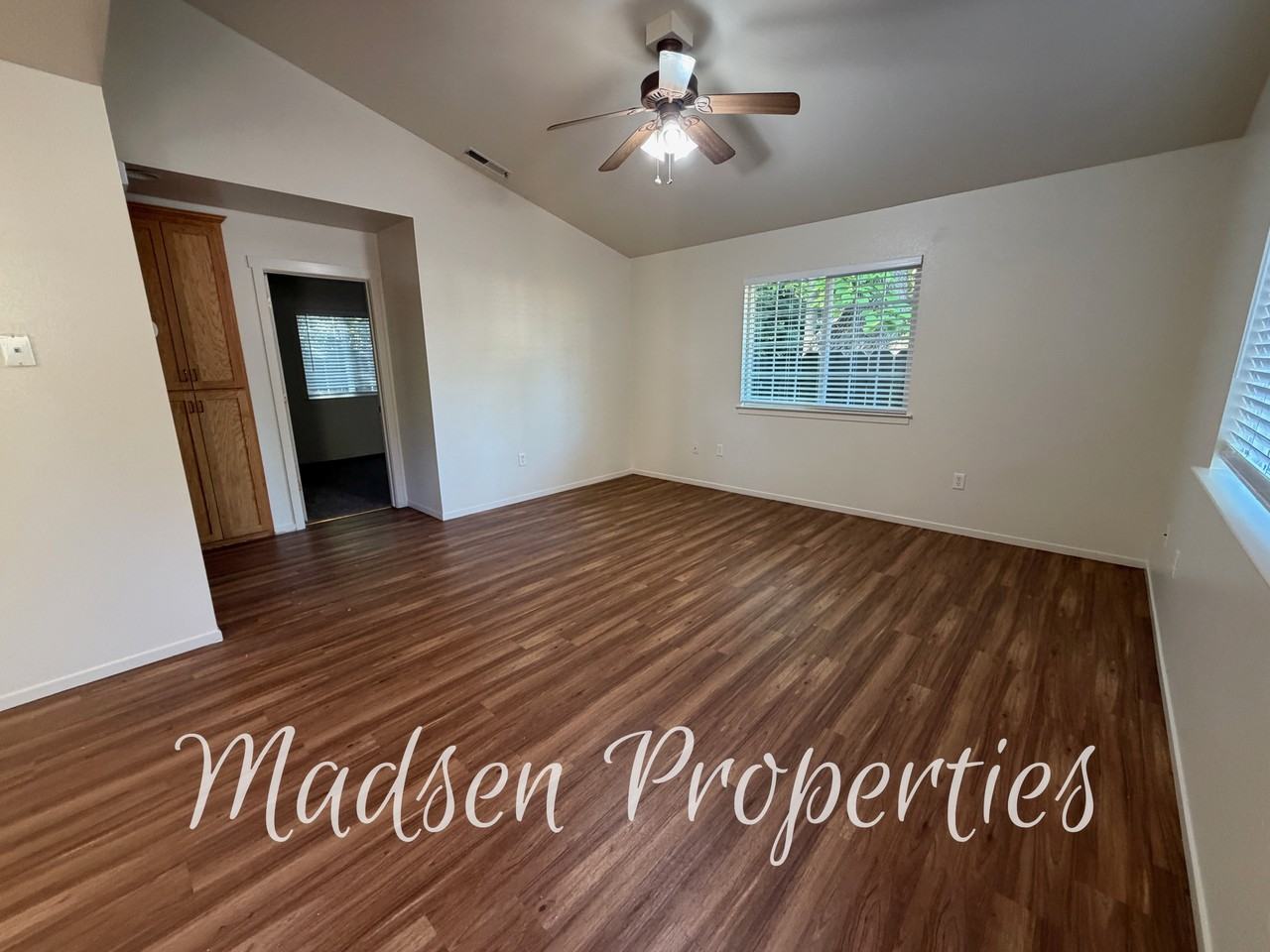 1271 E 8th St #B - Photo 4 of 17