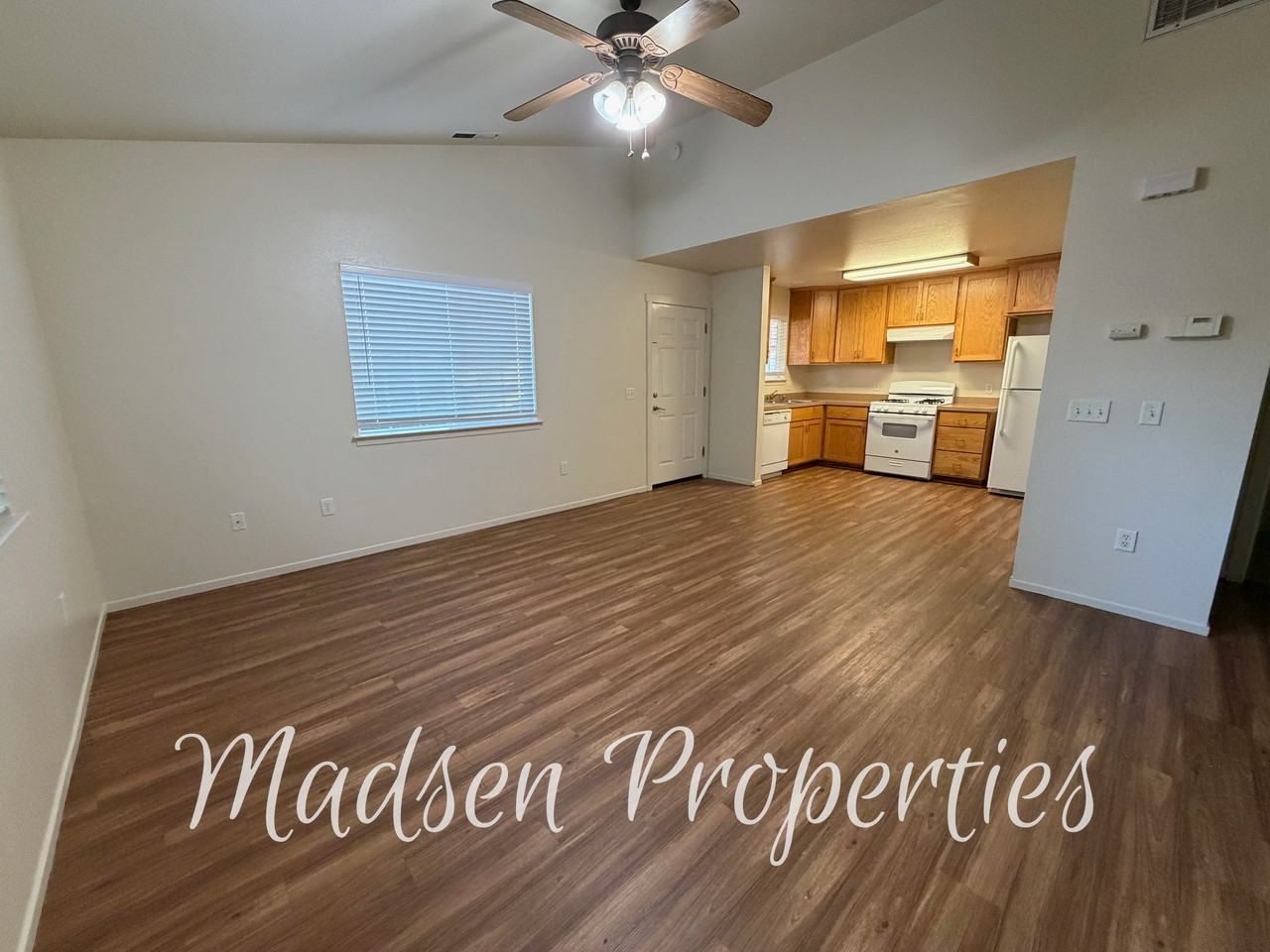 1271 E 8th St #B - Photo 5 of 17