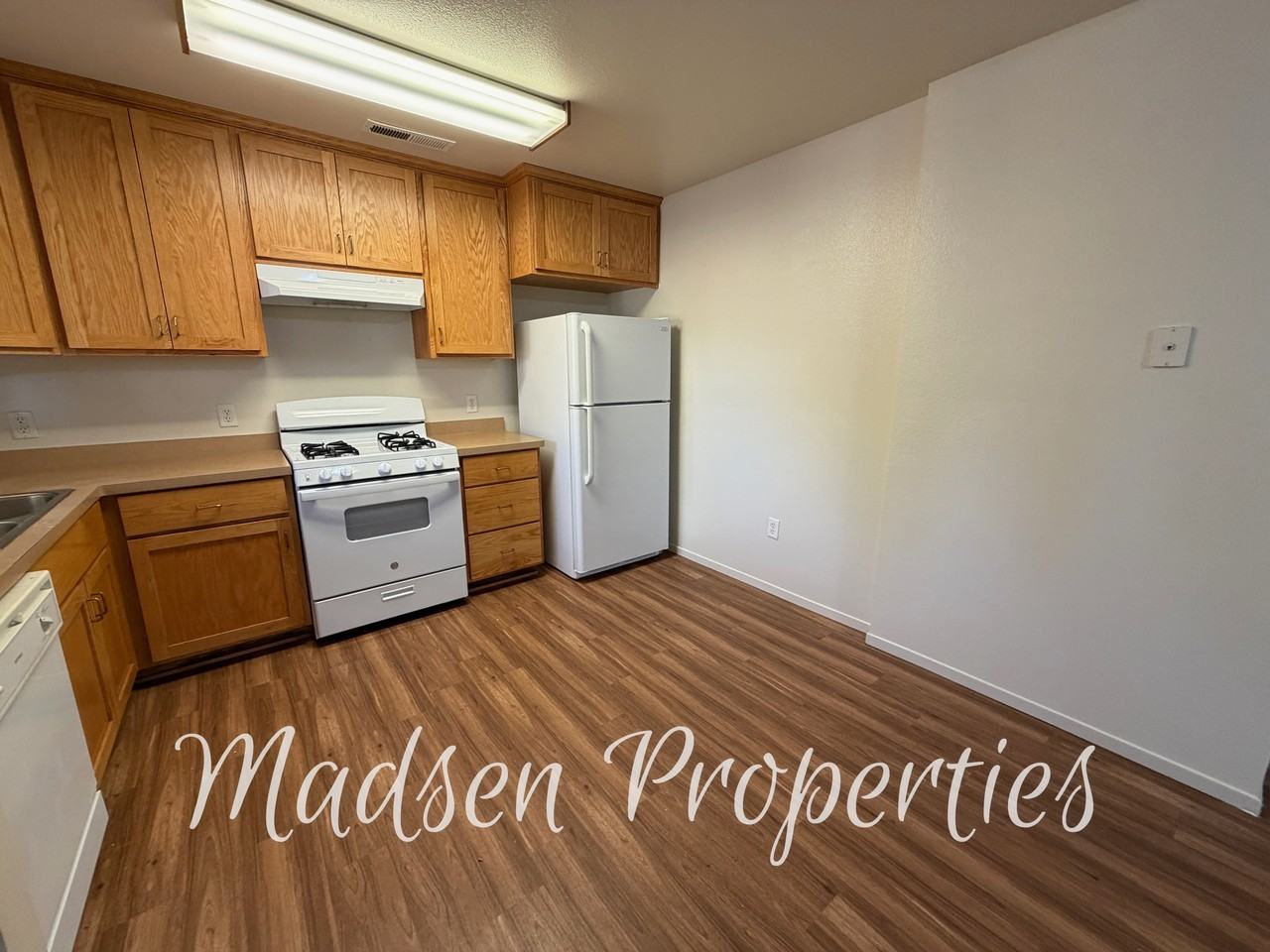 1271 E 8th St #B - Photo 6 of 17