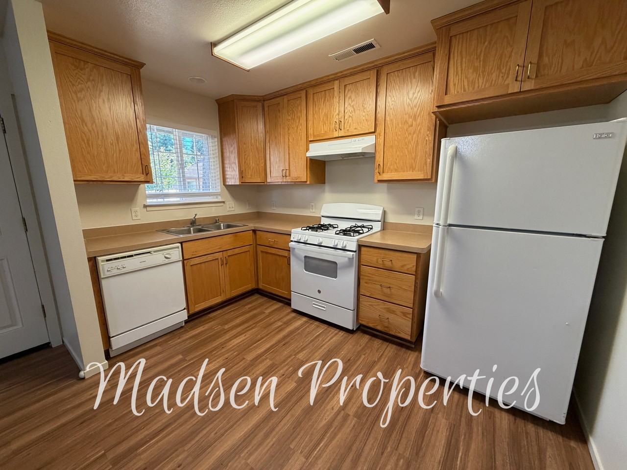 1271 E 8th St #B - Photo 7 of 17