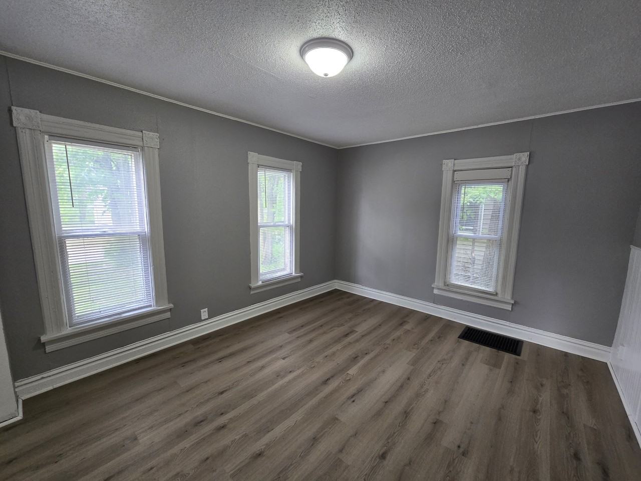 425 Glenwood St #1 - Photo 6 of 28
