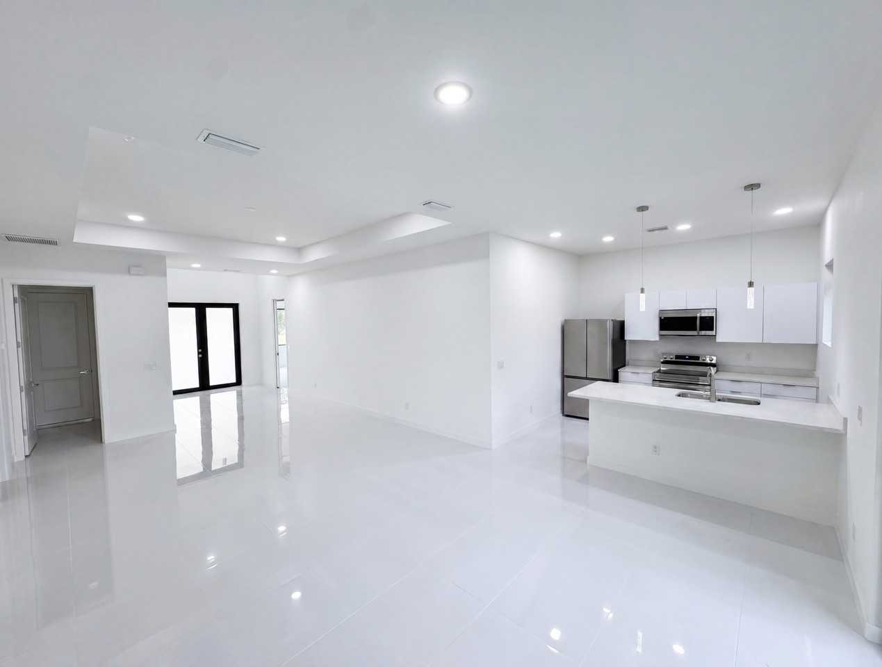 728 Crestline Avenue Southclientes@realtymiamigroup.com #1 - Photo 4 of 32