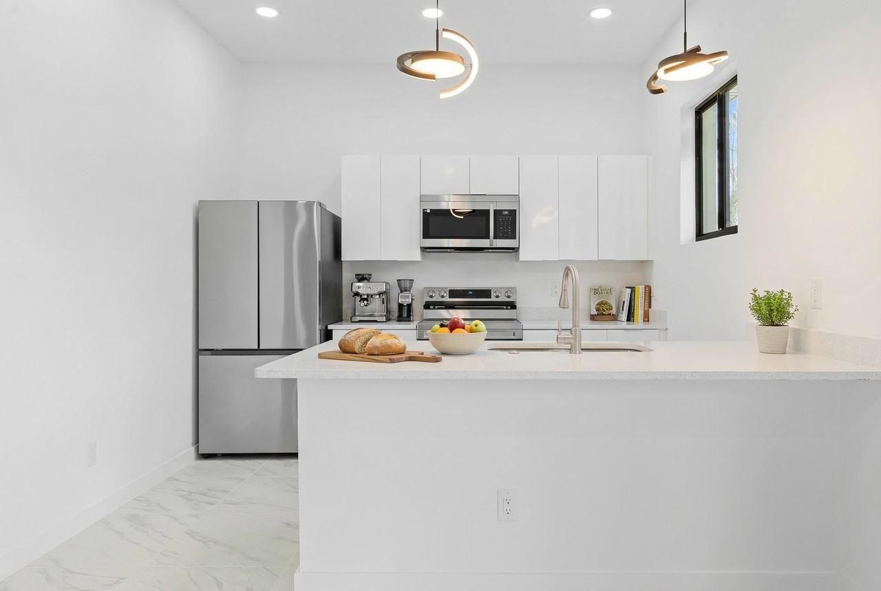 728 Crestline Avenue Southclientes@realtymiamigroup.com #1 - Photo 6 of 32
