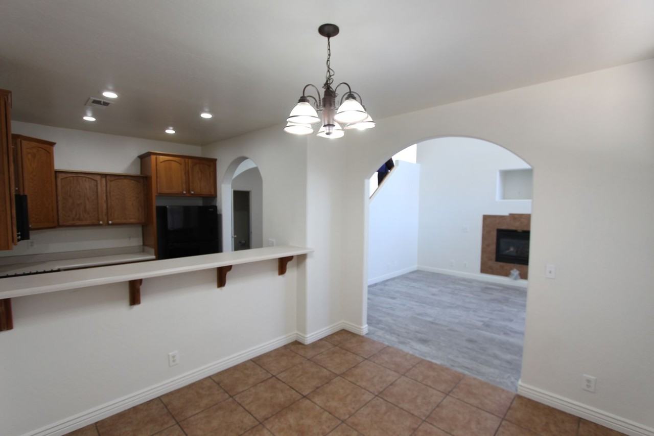 1497 E Ivy Ln - Photo 4 of 34