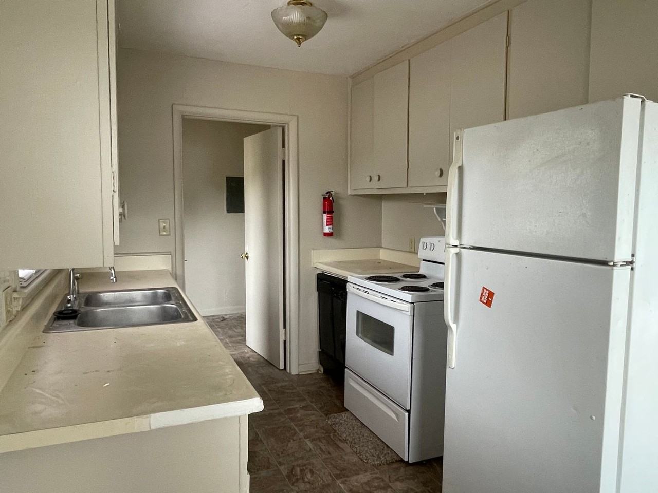 316 W 6th St - Photo 3 of 9