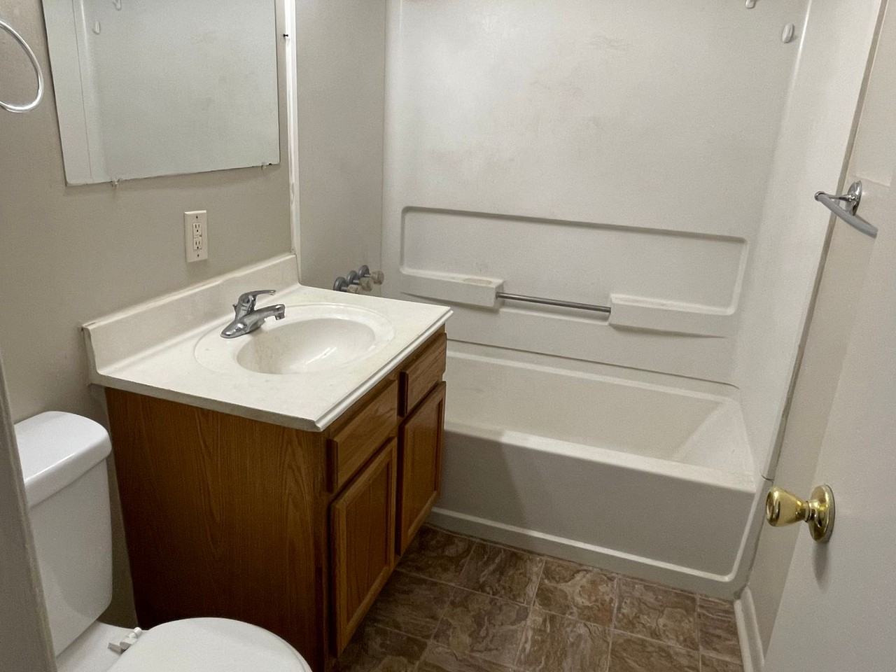 316 W 6th St - Photo 7 of 9
