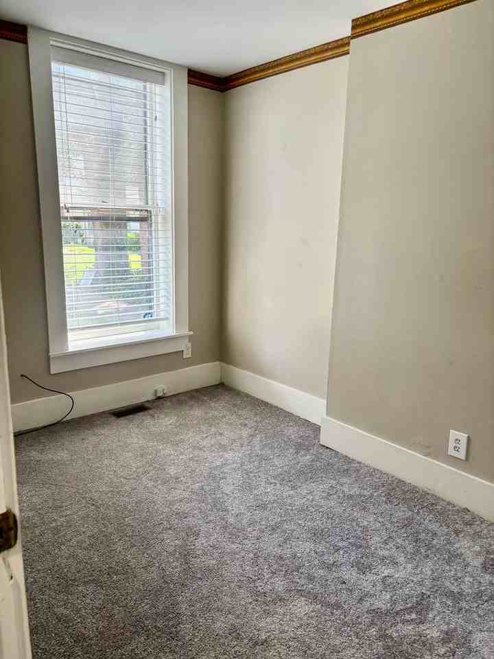 118 E Oak St - Photo 7 of 12