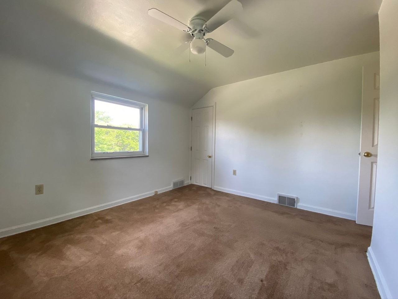 4443 Clairton Blvd - Photo 4 of 36