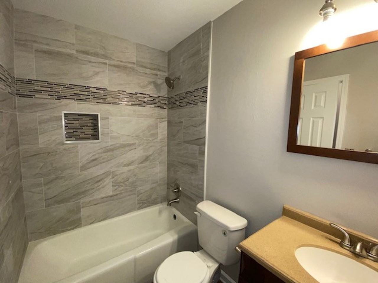 208 20th St - Photo 5 of 19