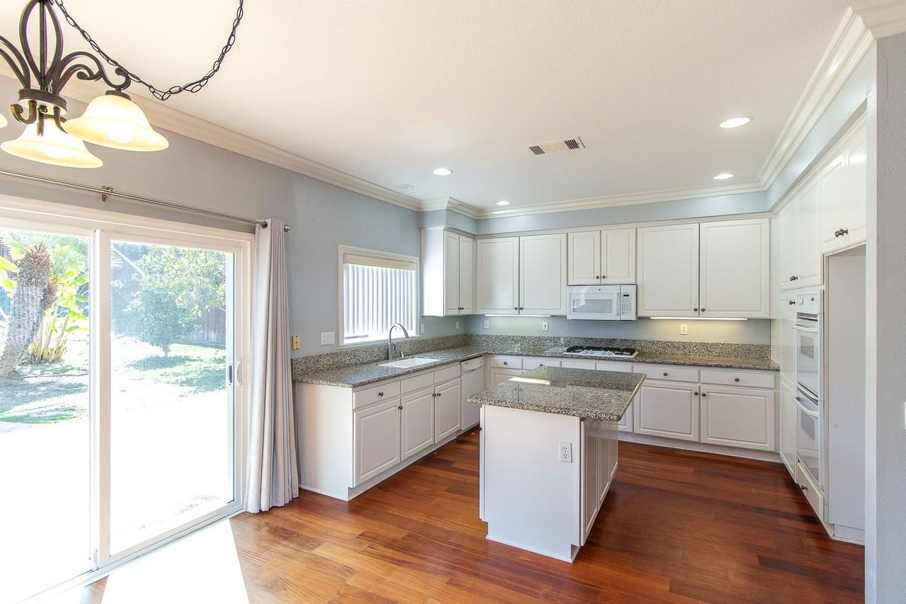 1651 Shire Ave - Photo 6 of 34