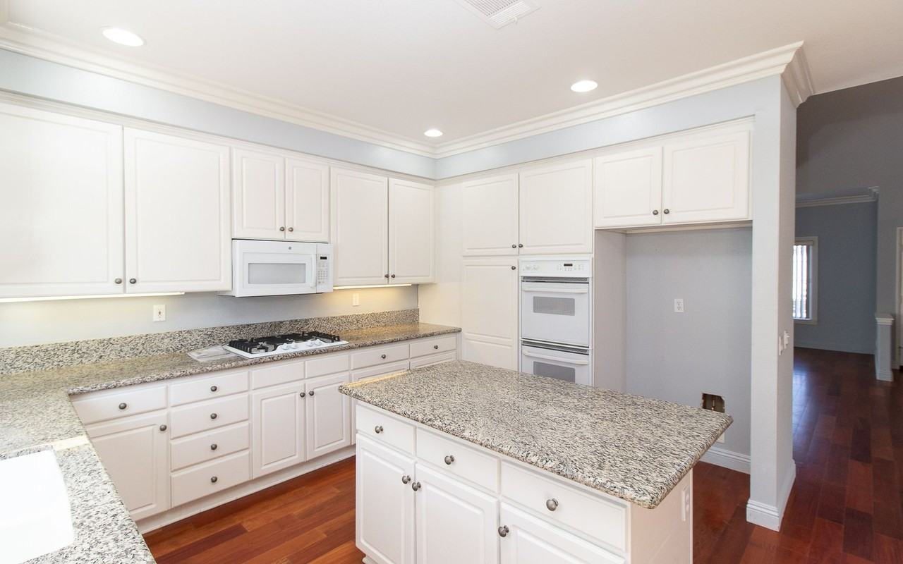 1651 Shire Ave - Photo 7 of 34