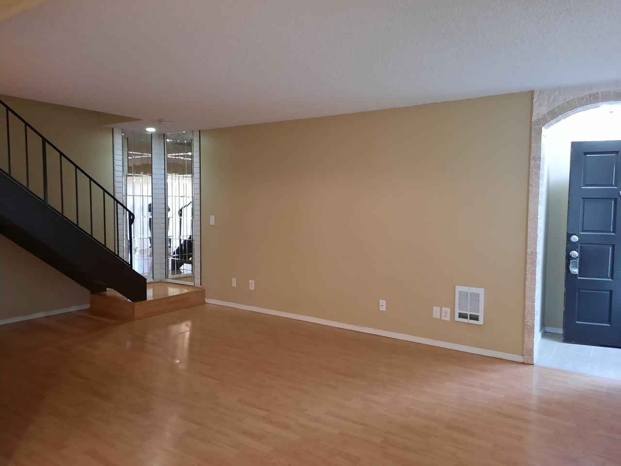2820 Garden Ct #B - Photo 5 of 15