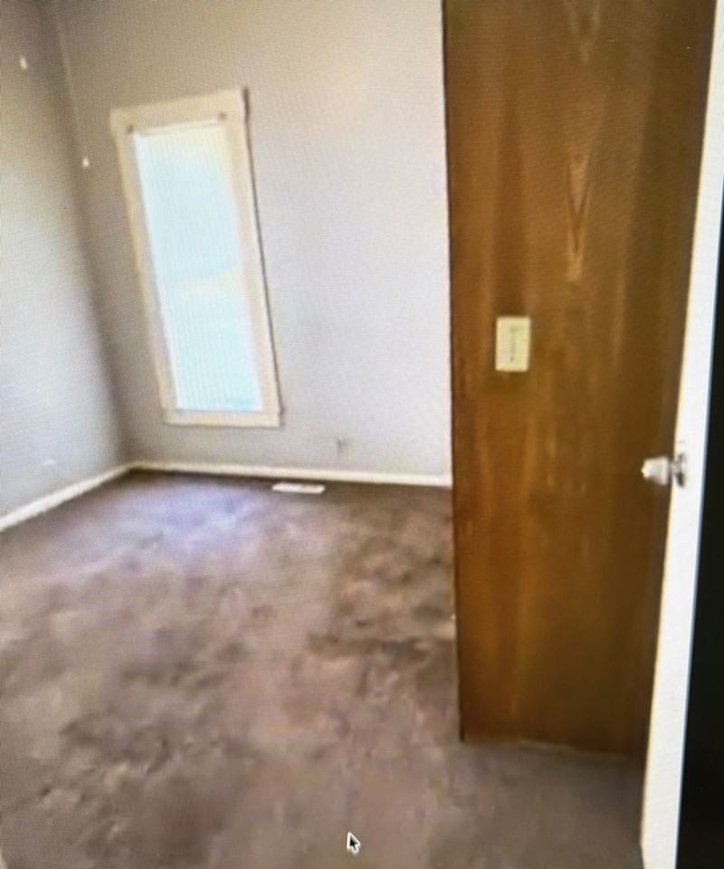 601 E 9th St - Photo 6 of 10