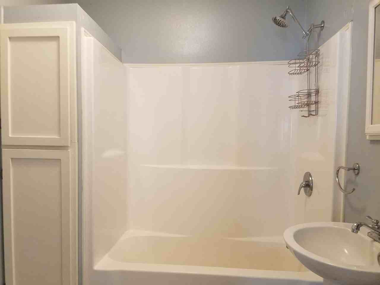601 E 9th St - Photo 7 of 10