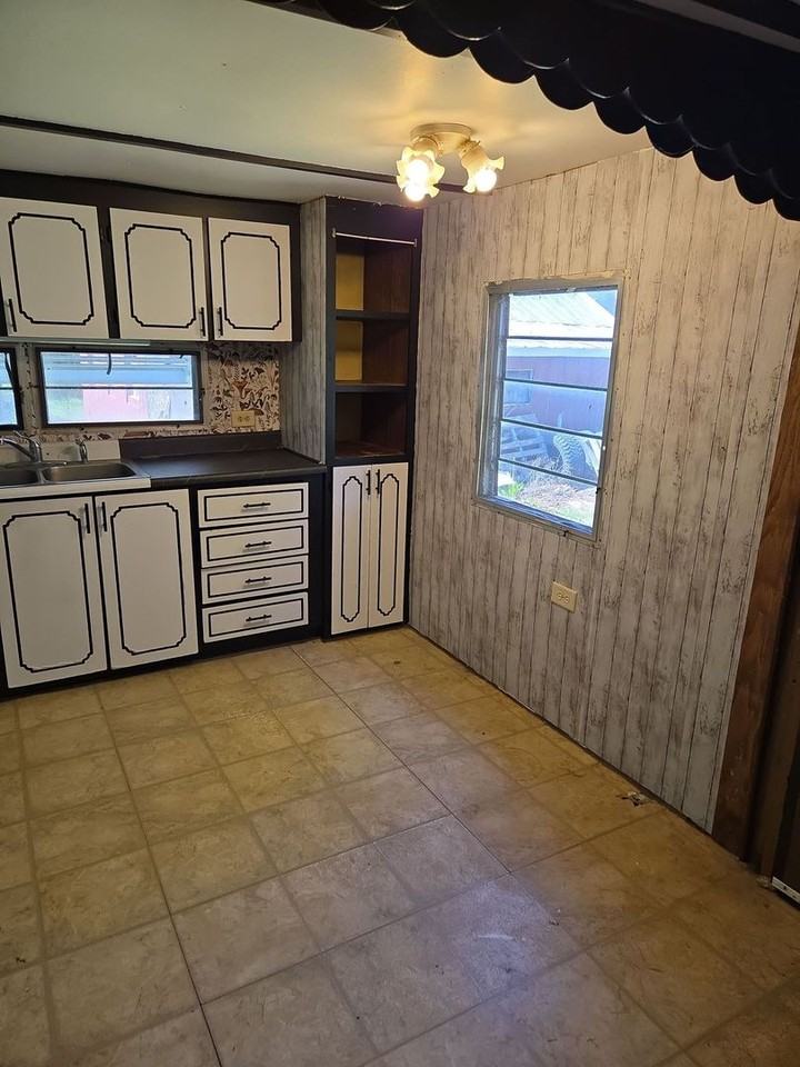 6446 Duffield Rd - Photo 3 of 9