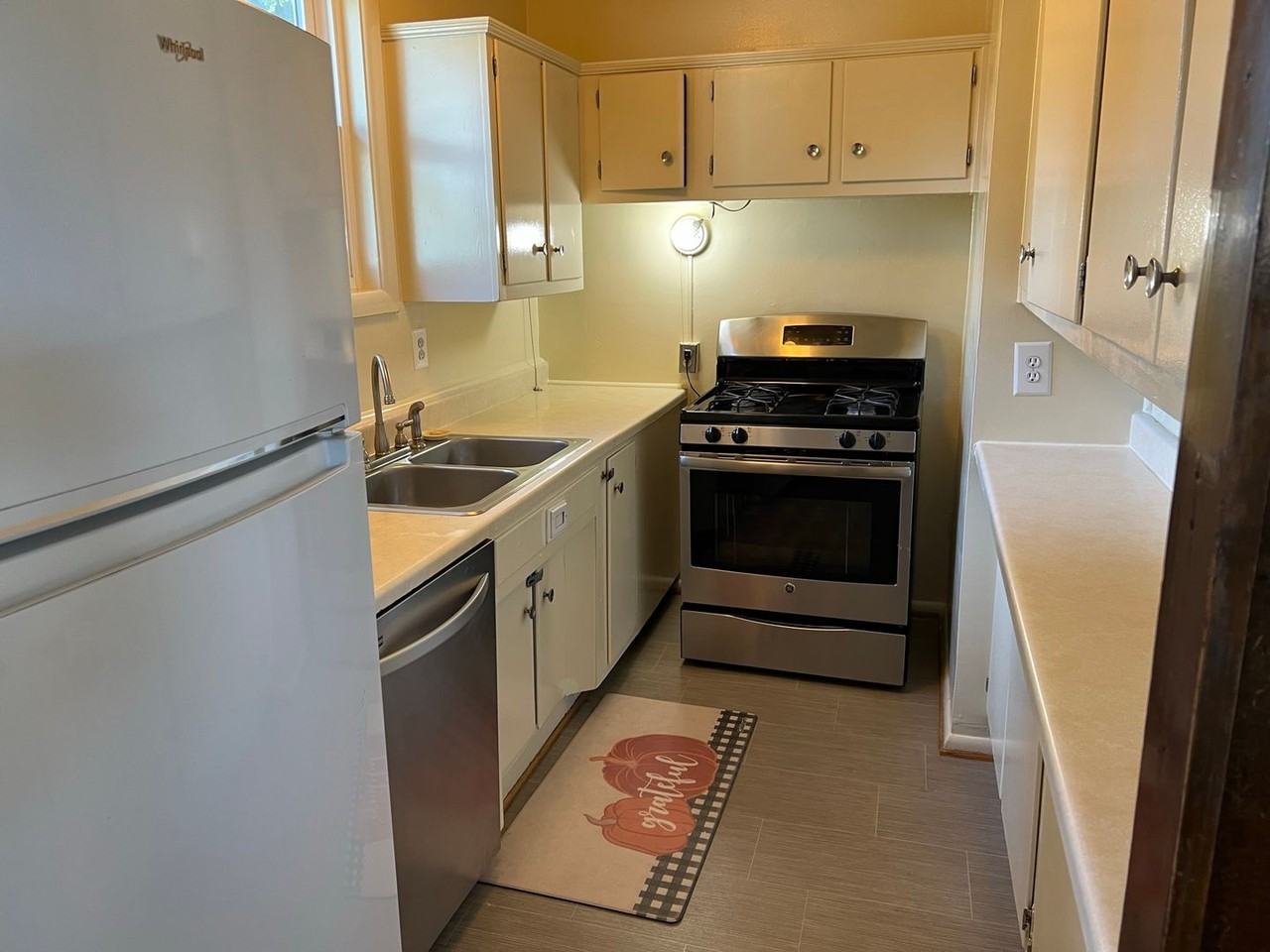 3906 Denfeld Ave - Photo 3 of 17