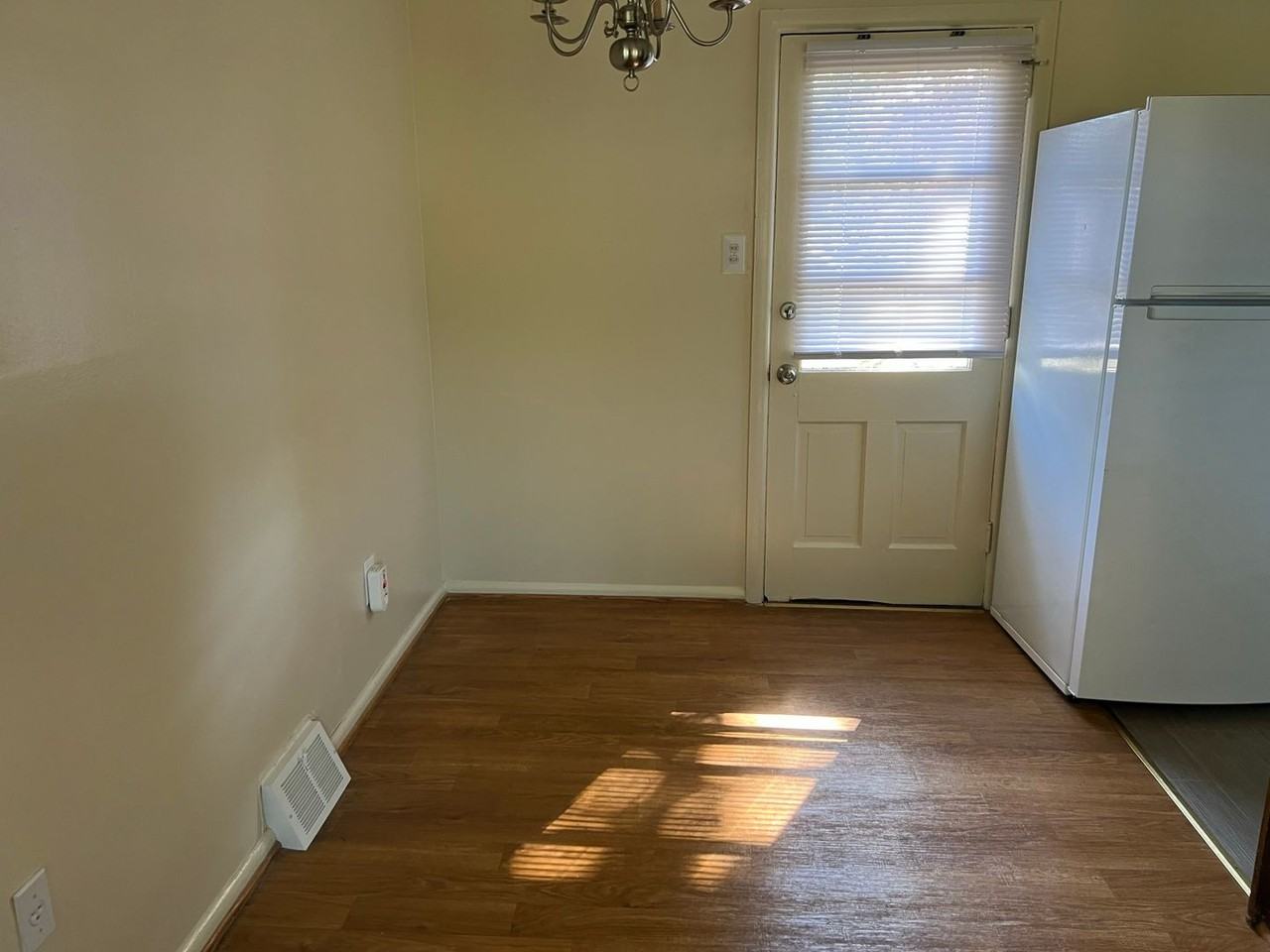 3906 Denfeld Ave - Photo 4 of 17