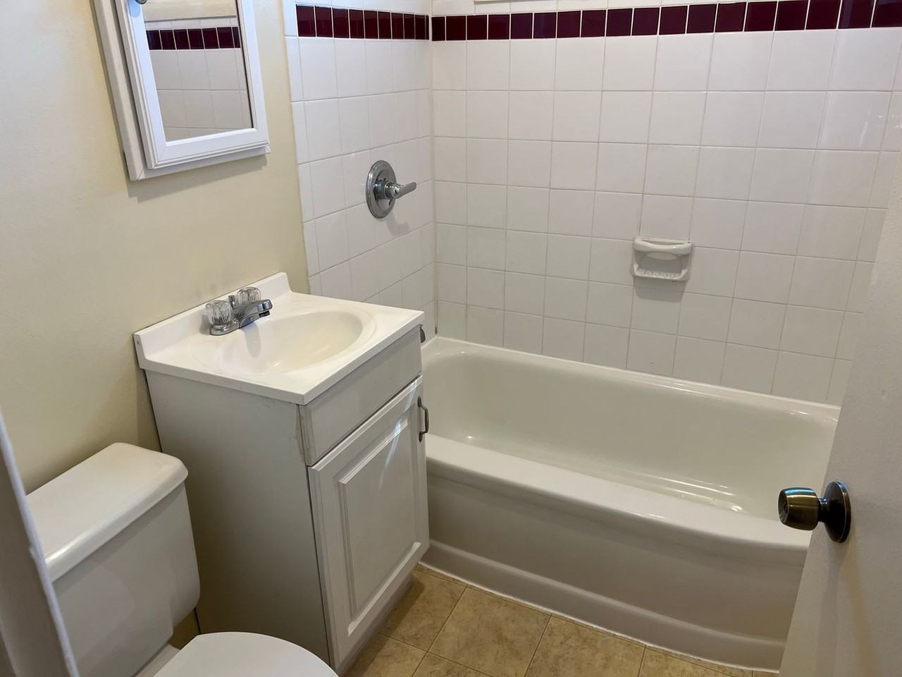 3906 Denfeld Ave - Photo 5 of 17