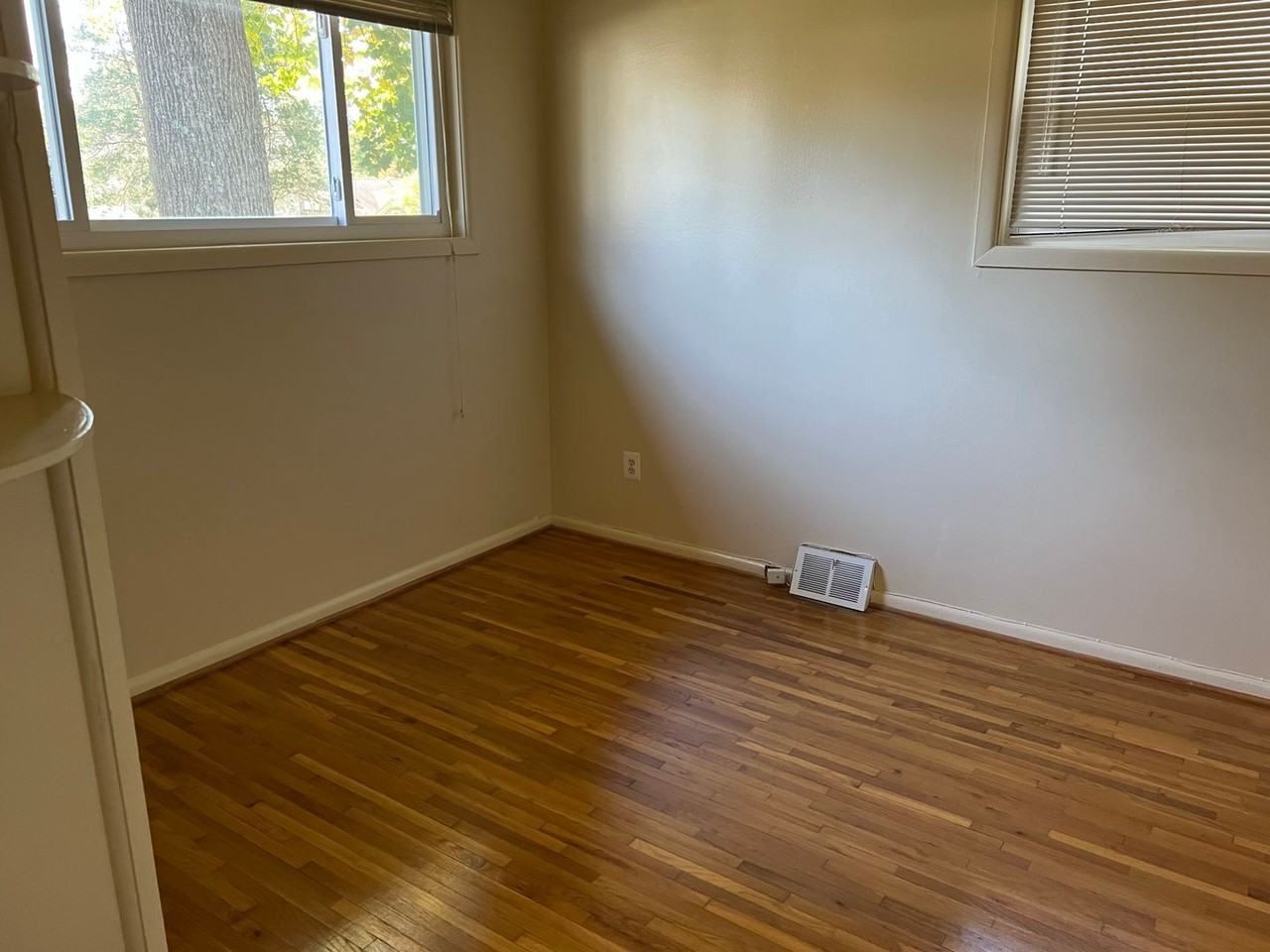 3906 Denfeld Ave - Photo 6 of 17