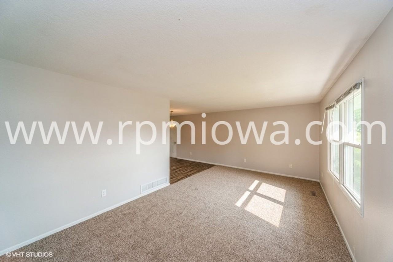 300 5th Ave Nw - Photo 4 of 16