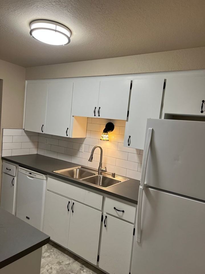 708 Lincoln Ave - Photo 2 of 9