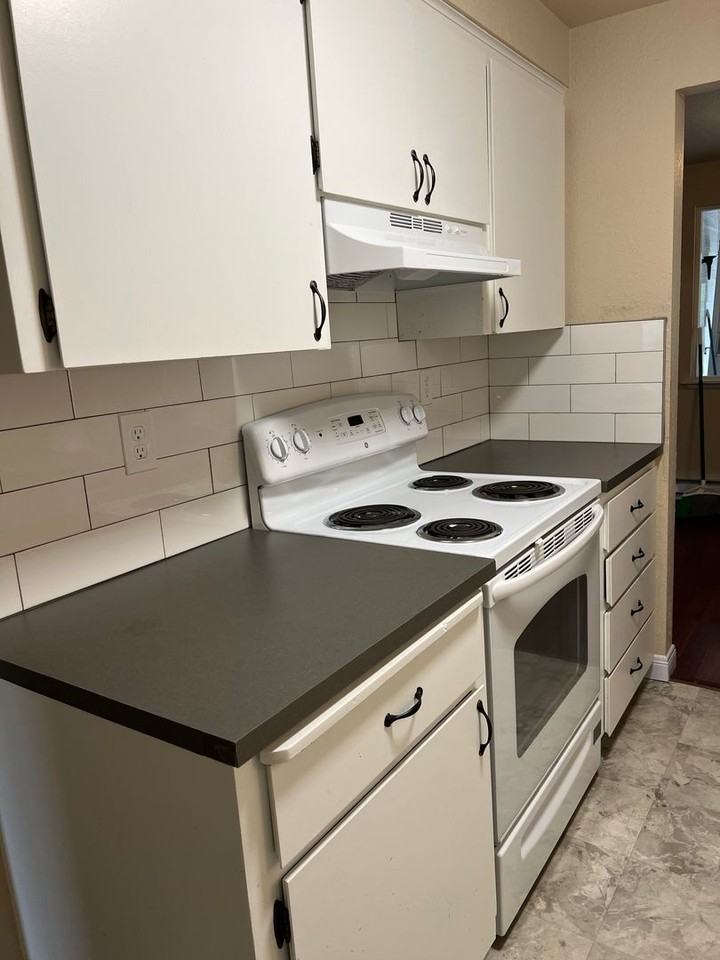 708 Lincoln Ave - Photo 3 of 9