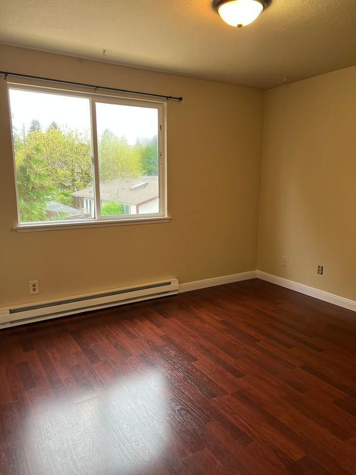 708 Lincoln Ave - Photo 4 of 9