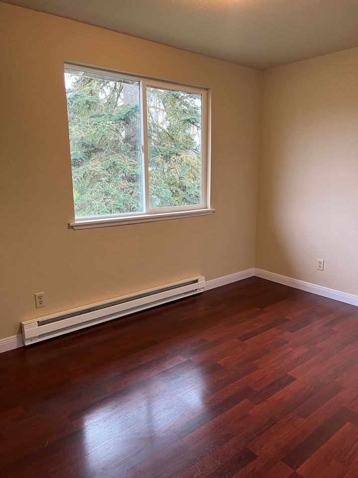 708 Lincoln Ave - Photo 6 of 9