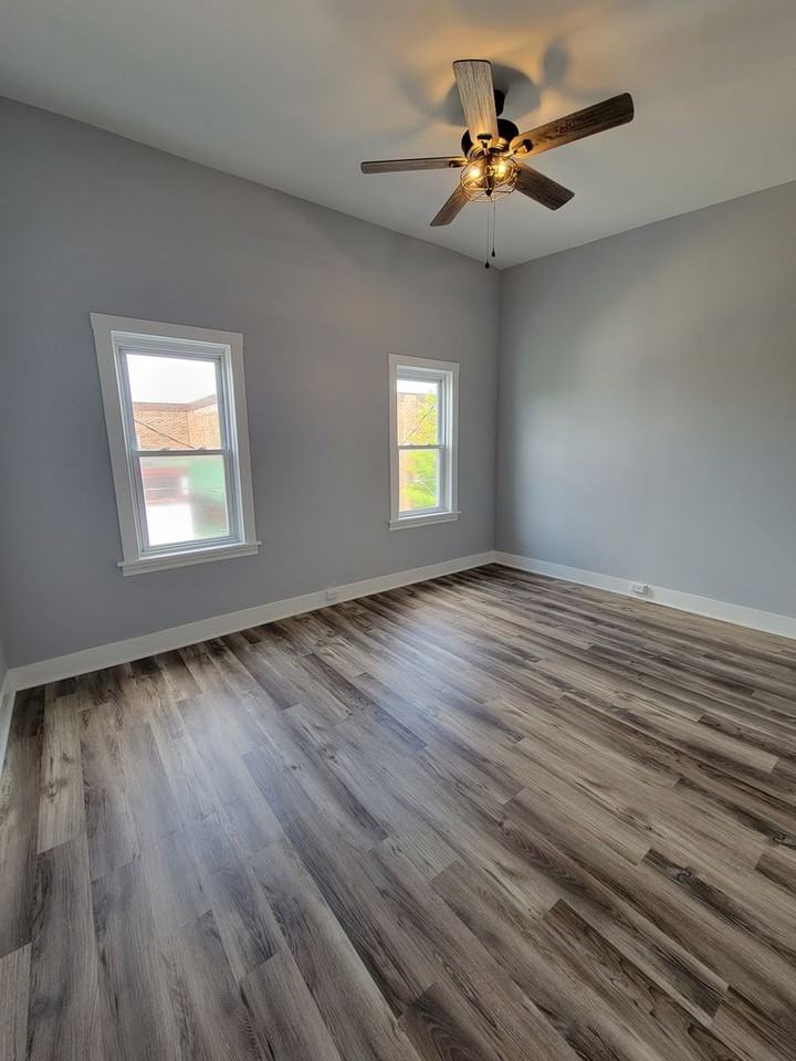 510 E Fulton St - Photo 3 of 19