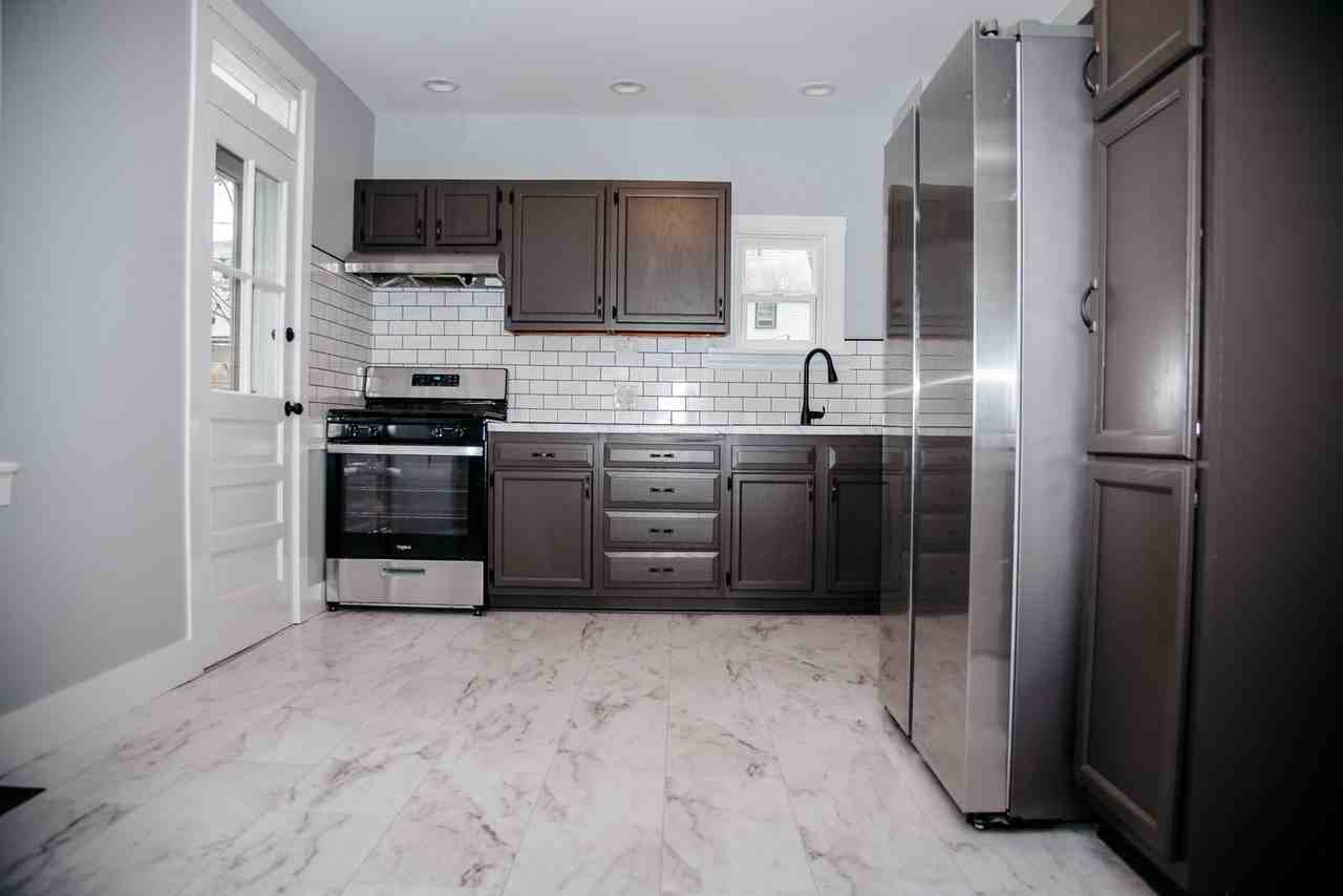 510 E Fulton St - Photo 7 of 19