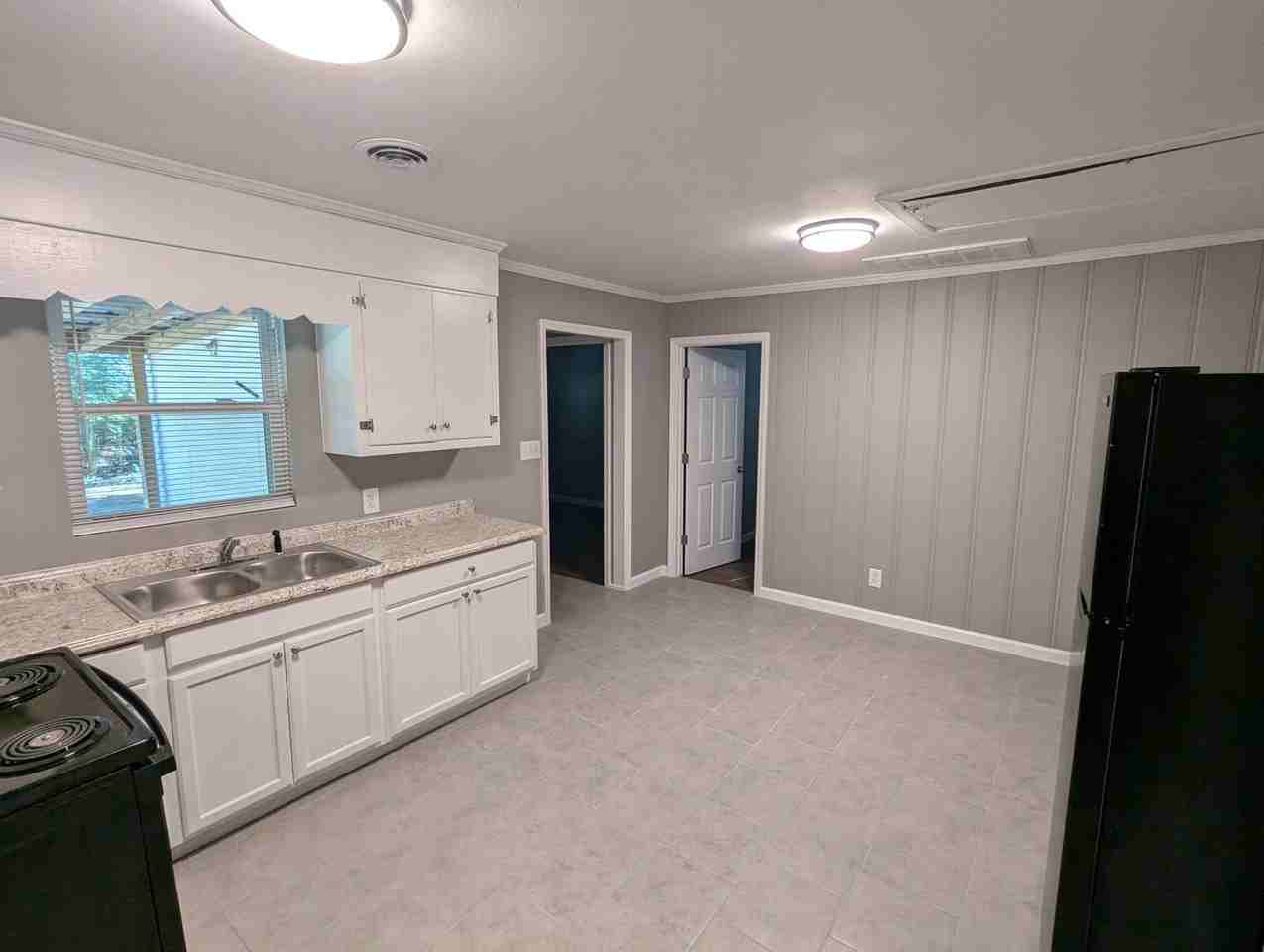 2229 Banks Ln E - Photo 7 of 24