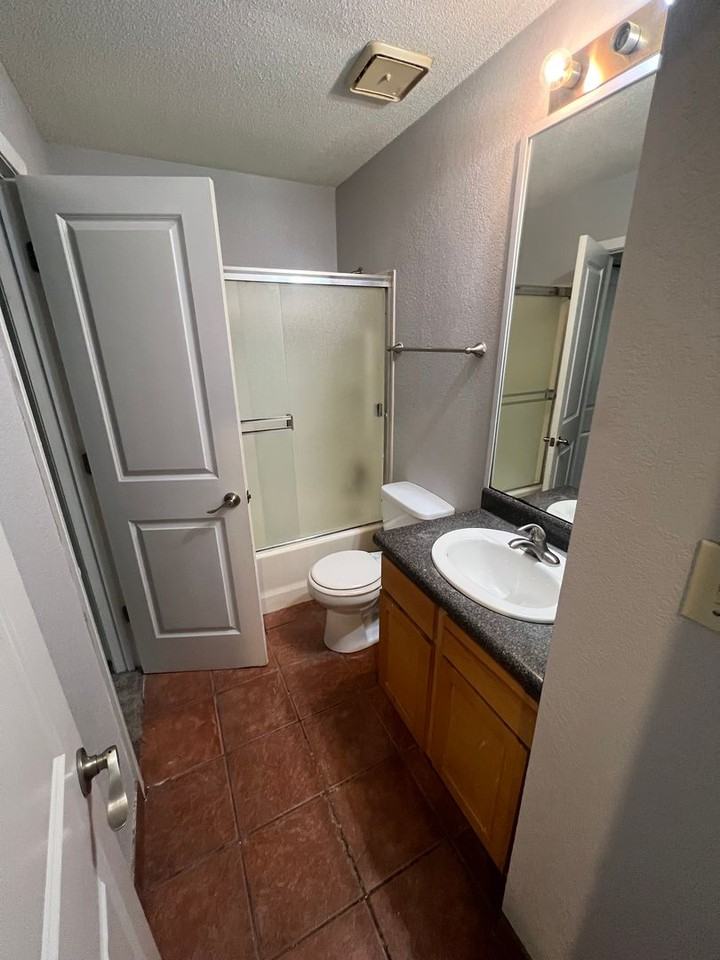 1838 E 97th St - Photo 6 of 10