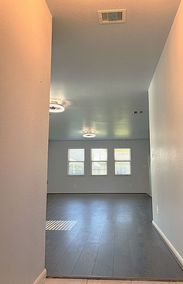 15631 Marble Bluff Ln - Photo 2 of 38