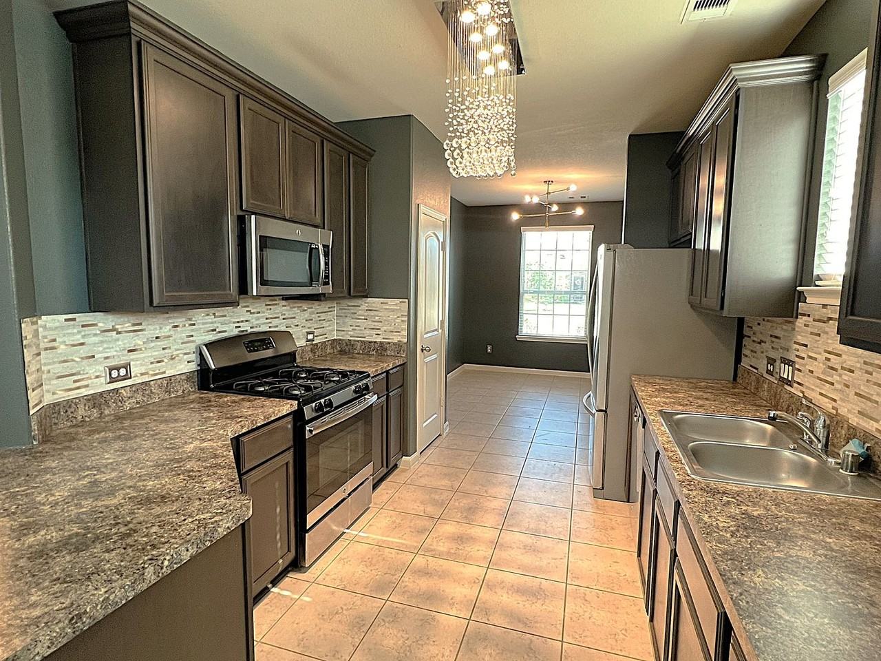 15631 Marble Bluff Ln - Photo 6 of 38