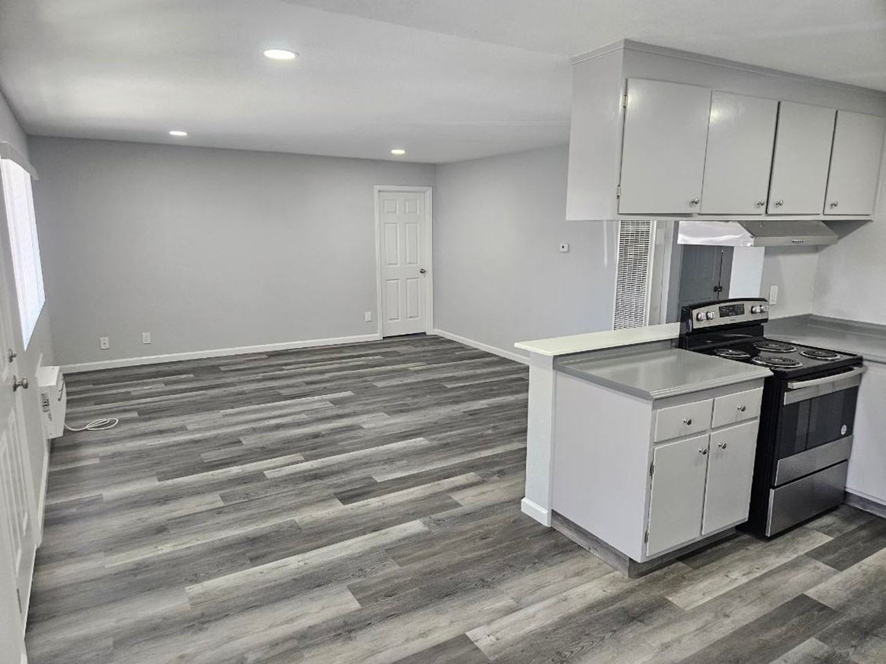 1524 Glazier Dr - Photo 2 of 10